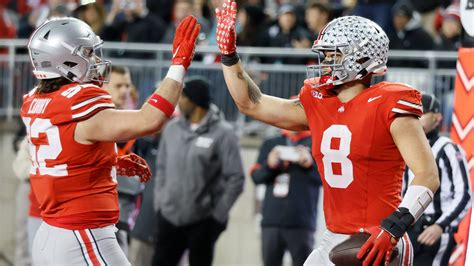 Henderson, McCord combine for 4 TDs as No. 3 Ohio State beats Minnesota 37-3 with Michigan up next